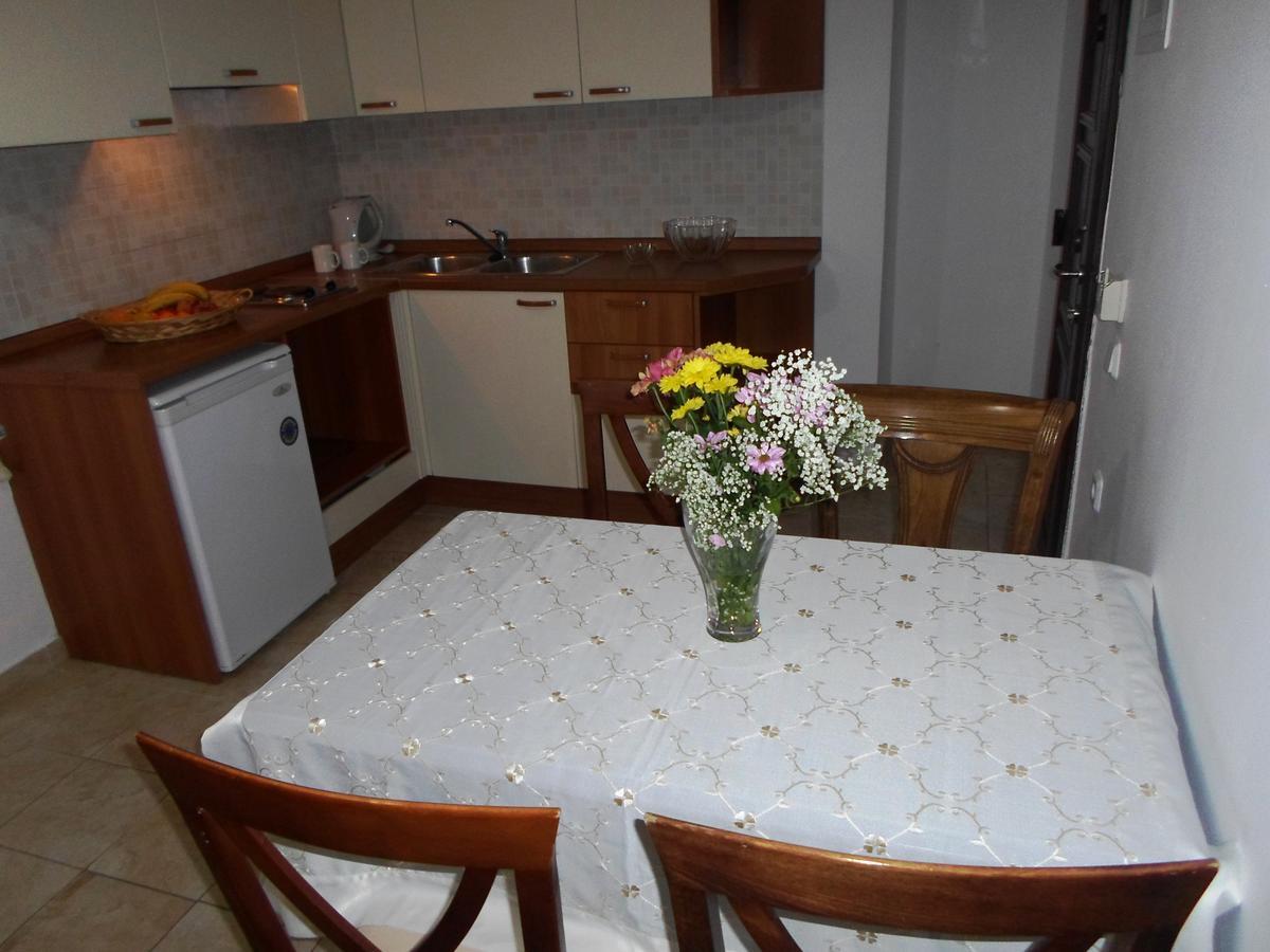 Nikki'S Studios & Apartments Moraitika Bagian luar foto