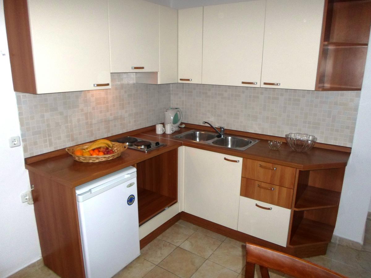 Nikki'S Studios & Apartments Moraitika Bagian luar foto