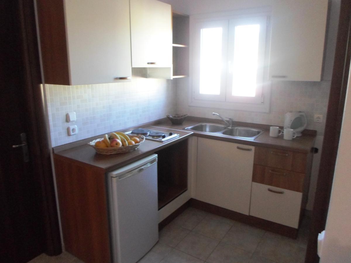 Nikki'S Studios & Apartments Moraitika Bagian luar foto
